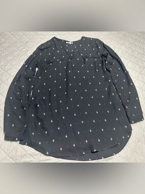 Maurices Black Long Sleeve Printed V-Neck Blouse